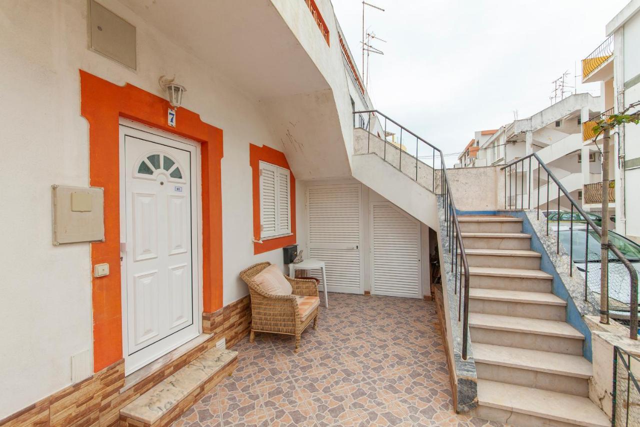 B83 - Alleway Gem In Lagos Kültér fotó