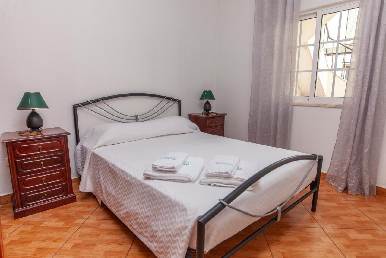 B83 - Alleway Gem In Lagos Kültér fotó