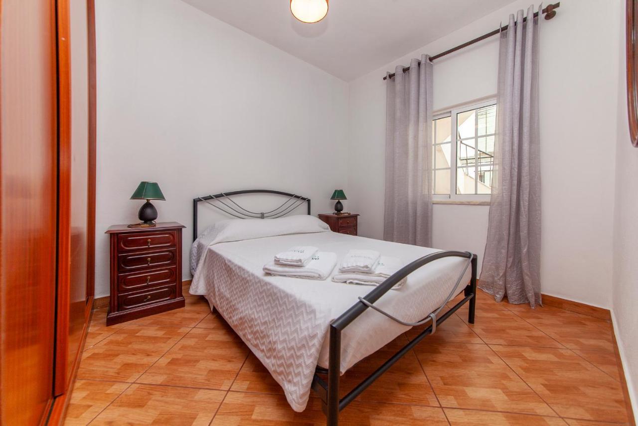 B83 - Alleway Gem In Lagos Kültér fotó