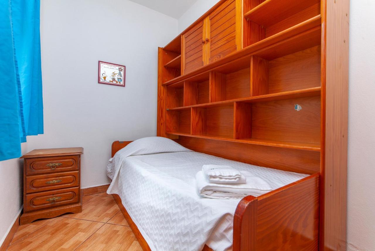 B83 - Alleway Gem In Lagos Kültér fotó